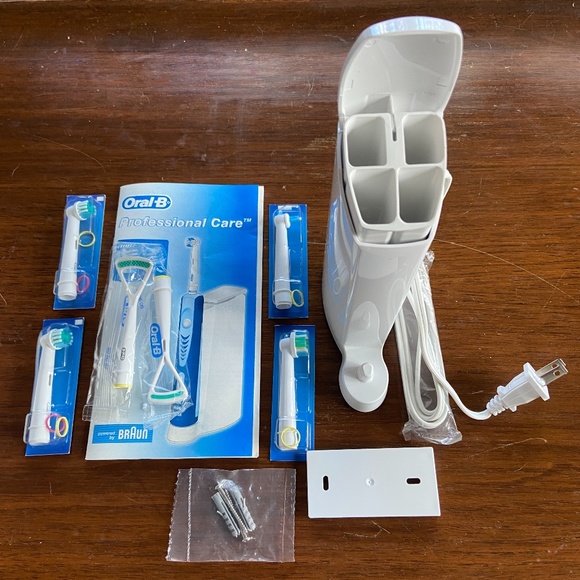 New in Open Box 2 Handle Braun Oral-B 8850 Electric Toothbrushes - Picture 1 of 9